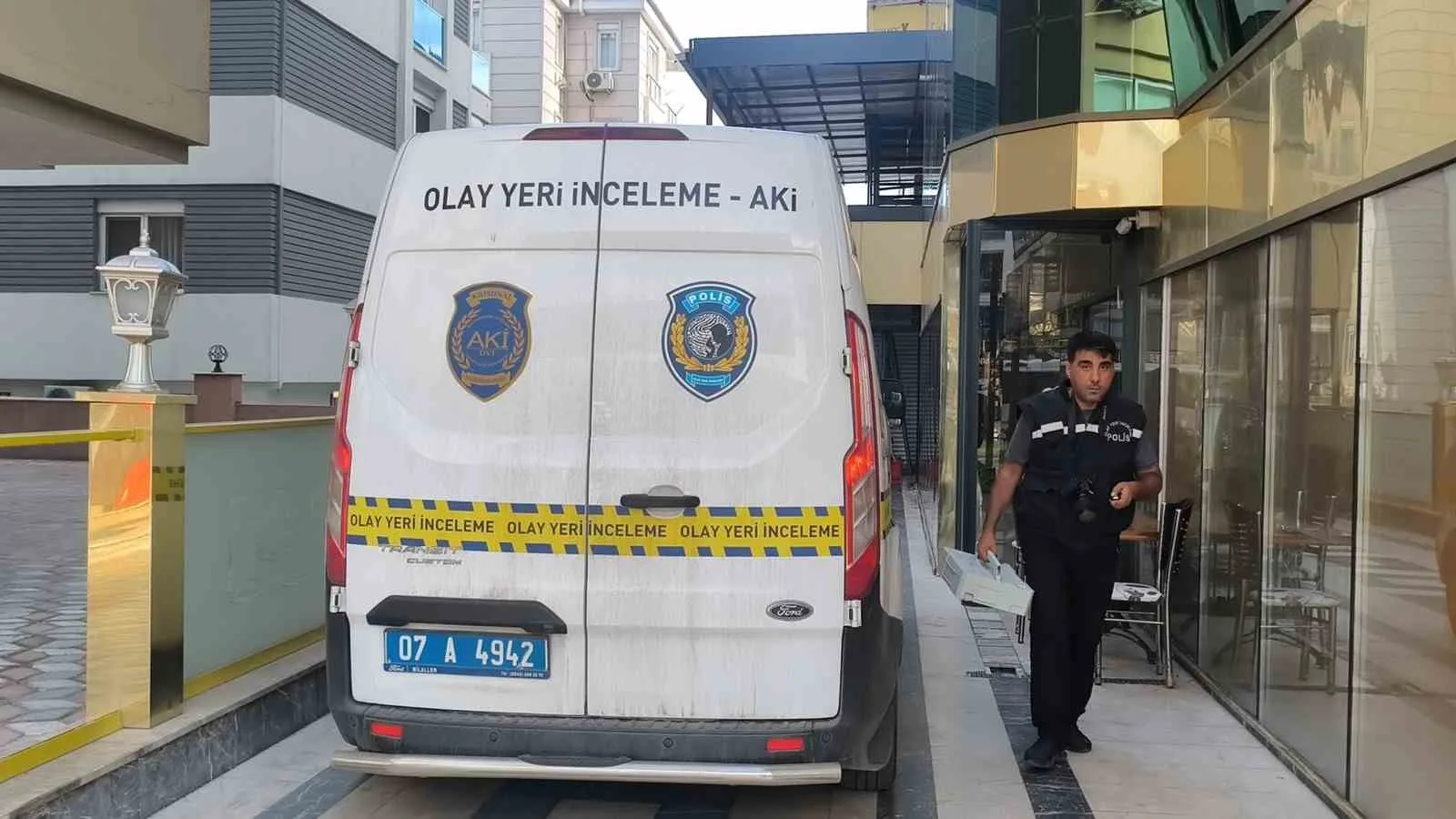 ANTALYA’DA RUS UYRUKLU TURİST YAKLAŞIK 10 GÜNDÜR KONAKLADIĞI OTELİN KORİDORUNDA ÖLÜ BULUNDU.