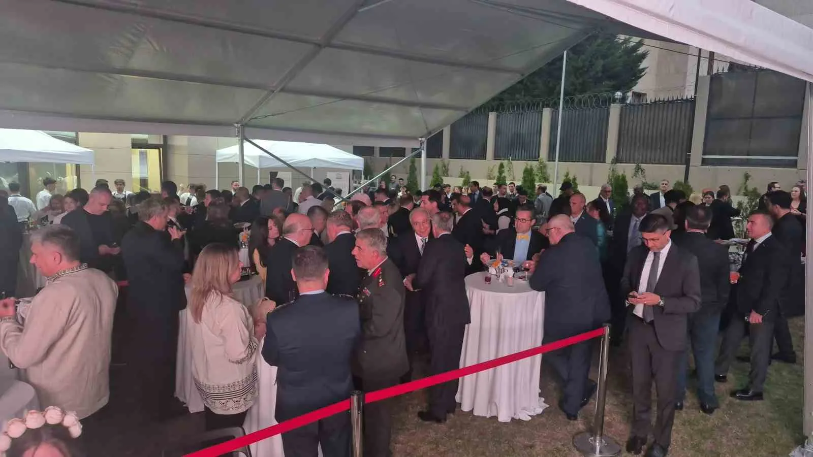 ÇALIŞMA VE SOSYAL GÜVENLİK BAKANI VEDAT IŞIKHAN, "TÜRKİYE VE UKRAYNA ARASINDAKİ DOSTLUK VE DAYANIŞMANIN ÖNÜMÜZDEKİ YILLARDA DAHA DA GÜÇLENECEĞİNE İNANIYORUZ. ÜLKELERİMİZ ARASINDAKİ İLİŞKİLERİ DAHA GÜÇLÜ, DİNAMİK BİR KAPSAMDA, İVMESİNİ SÜRDÜRMEK İÇİN UKRAYNALI DOSTLARIMIZLA BİRLİKTE ÇALIŞMAYA HAZIRIZ" DEDİ.