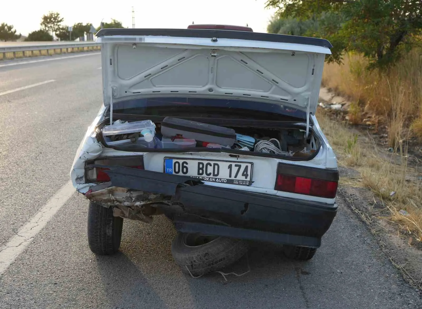 KIRIKKALE'DE İKİ OTOMOBİLİN ÇARPIŞMASI SONUCU MEYDANA GELEN TRAFİK KAZASINDA 4 KİŞİ YARALANDI
