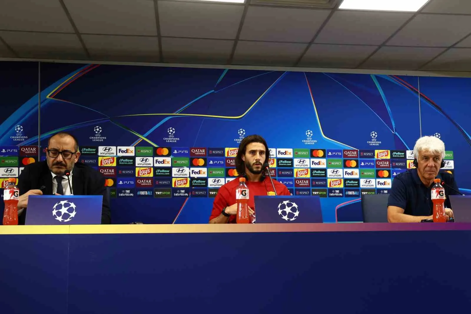 İTALYAN EKİBİ ROMA, UEFA ŞAMPİYONLAR LİGİ İLK HAFTASINDA YARIN SAAT 19.45’DE FENERBAHÇE’YE KONUK OLACAK. KARŞILAŞMA ÖNCESİ ŞÜKRÜ SARACOĞLU SPOR KOMPLEKSİ’NDE DÜZENLENEN BASIM TOPLANTISINDA ROMA TEKNİK DİREKTÖRÜ GİAN PİERO GASPERİNİ AÇIKLAMALARDA BULUNDU.