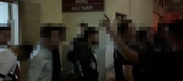 KAYSERİ'DE, 'ŞİRİNLER' OLARAK BİLİNEN YENİ NESİL SUÇ ÖRGÜTÜNE YÖNELİK DÜZENLENEN OPERASYONDA GÖZALTINA ALINAN 32 ŞÜPHELİDEN 16’SI TUTUKLANIRKEN, 16’SI ADLİ KONTROL ŞARTIYLA SERBEST BIRAKILDI. TUTUKLANAN 16 ŞAHIS SAĞLIK KONTROLÜNÜN ARDINDAN CEZAEVİNE GÖNDERİLDİ.
