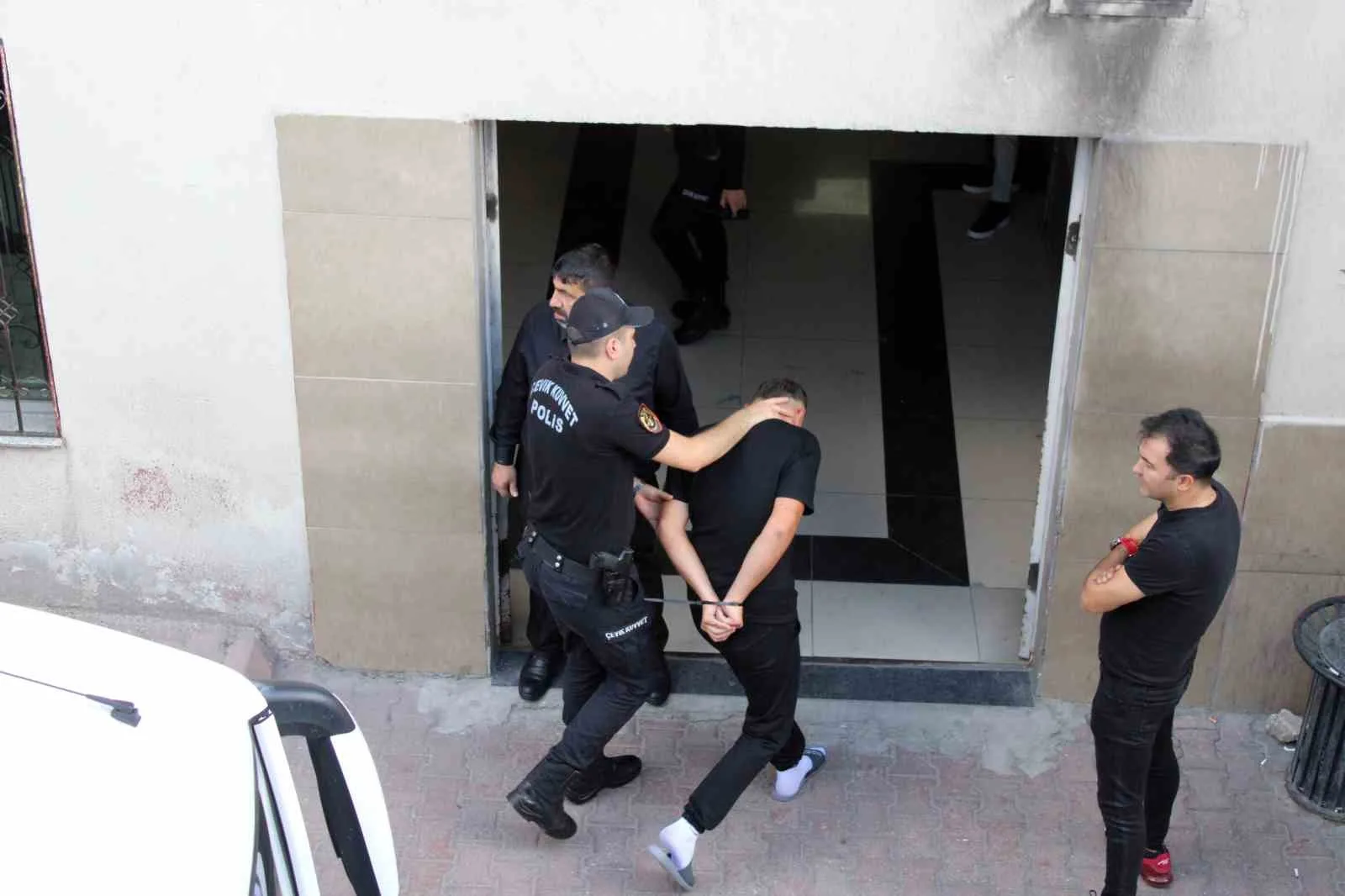 KAYSERİ'DE, 'ŞİRİNLER' OLARAK BİLİNEN YENİ NESİL SUÇ ÖRGÜTÜNE YÖNELİK DÜZENLENEN OPERASYONDA GÖZALTINA ALINAN 32 ŞÜPHELİ ADLİYEYE SEVK EDİLDİ.