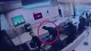 ELAZIĞ'DAKİ YANGINDA EVDEN CANSIZ BEDENLERİ ÇIKARTILAN VE ÖN OTOPSİ SONUCUNA GÖRE CİNAYETE KURBAN GİTTİKLERİ TESPİT EDİLEN 7 ÇOCUK SAHİBİ AĞA VE HAYRİYE ÜYKÜ ÇİFTİ OLAYINDA KATİL ZANLISININ HAVALİMANI X-RAY GÖRÜNTÜLERİNDEN BELİRLENEREK YAKALANDIĞI ÖĞRENİLDİ.