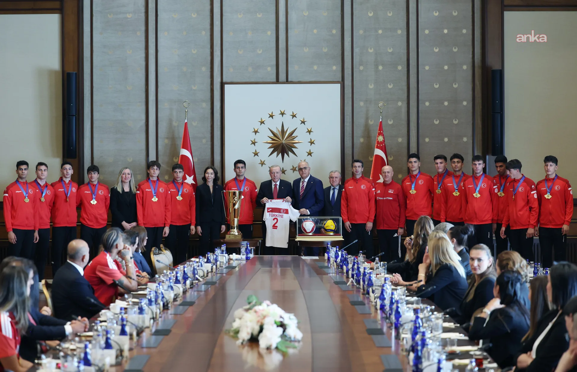 Cumhurbaşkanı Erdoğan, Avrupa Şampiyonu olan A Milli Kadın Voleybol Takımı'nı kabul etti — fotoğraf 3