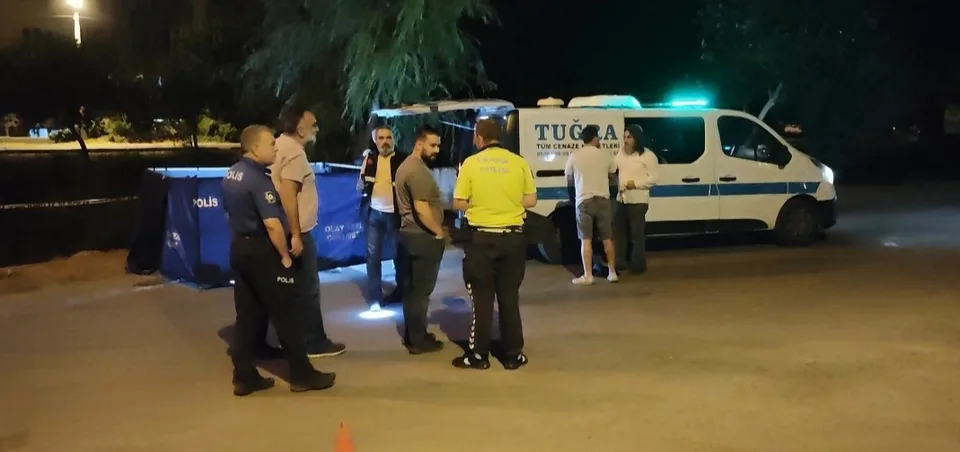 BALIKESİR’İN EDREMİT İLÇESİNDE AKŞAM SAATLERİNDE DEREDE BİR KİŞİNİN CANSIZ BEDENİ BULUNDU.