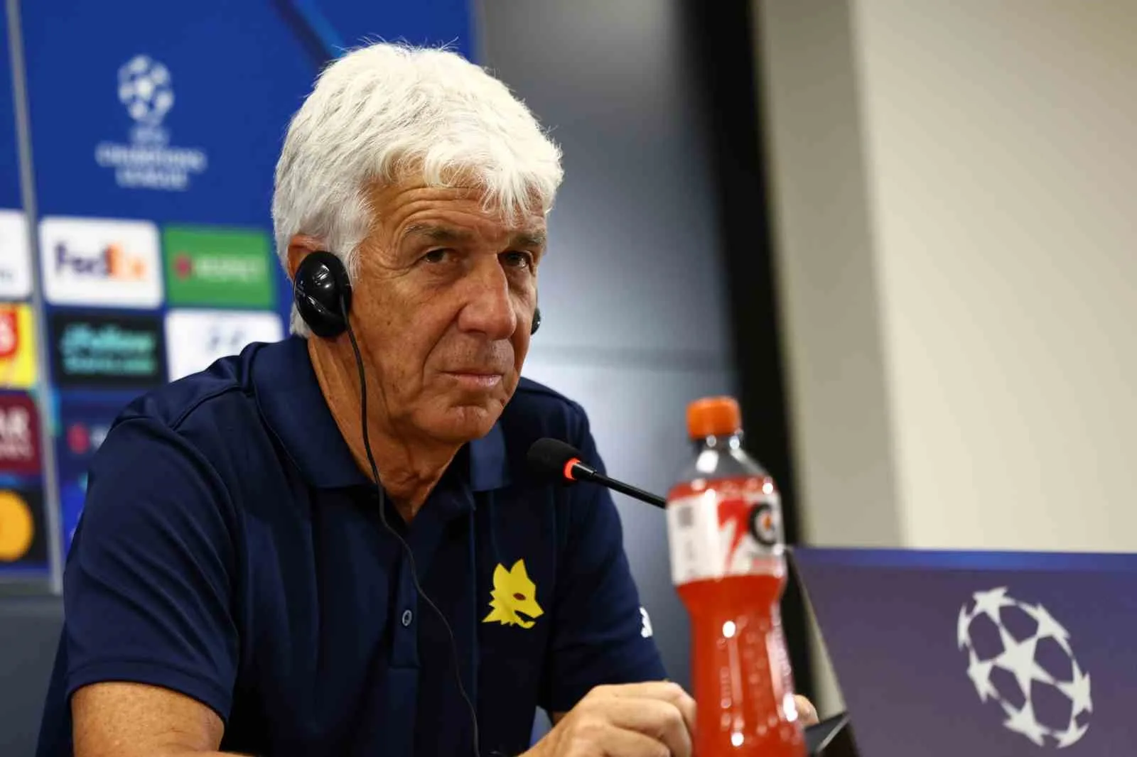 ROMA TEKNİK DİREKTÖRÜ GİAN PİERO GASPERİNİ, FENERBAHÇE’NİN ÇOK ÖNEMLİ OYUNCULARI OLSA DA KENDİ ÖZELLİKLERİNDEN ÖDÜN VERMEYİP RAKİBİ ZOR DURUMA SOKMALARI GEREKTİĞİNİ BELİRTTİ.