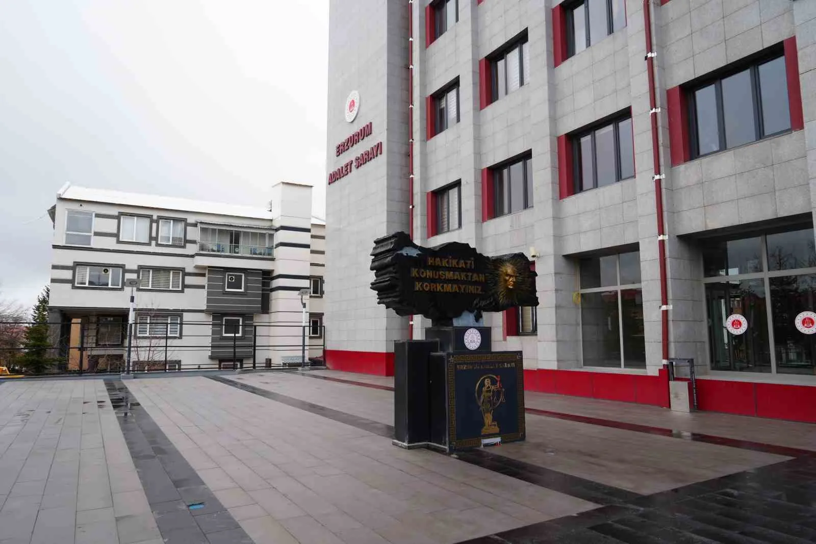 ŞÜPHELİLER, YÖNELTİLEN SUÇLAMALAR KAPSAMINDA TUTUKLANARAK CEZAEVİNE GÖNDERİLDİ.