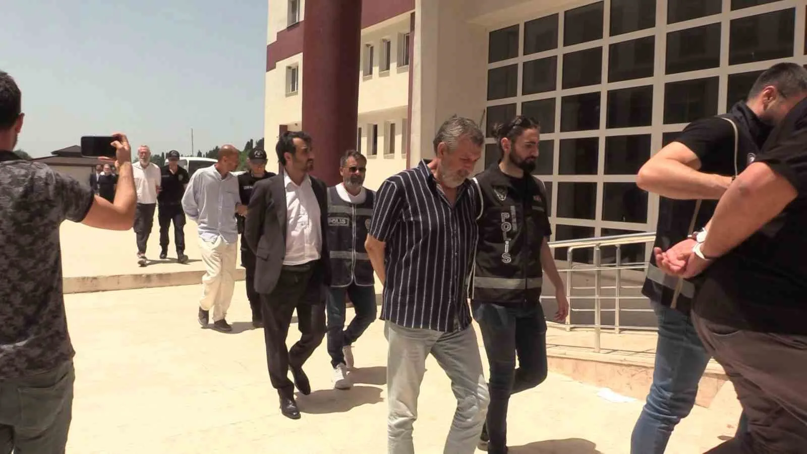 DEVRE MÜLK DOLANDIRICILIĞI OPERASYONUNDA GÖZALTINA ALINAN 29 ZANLI ADLİYEYE SEVK EDİLDİ. (ARŞİV)
