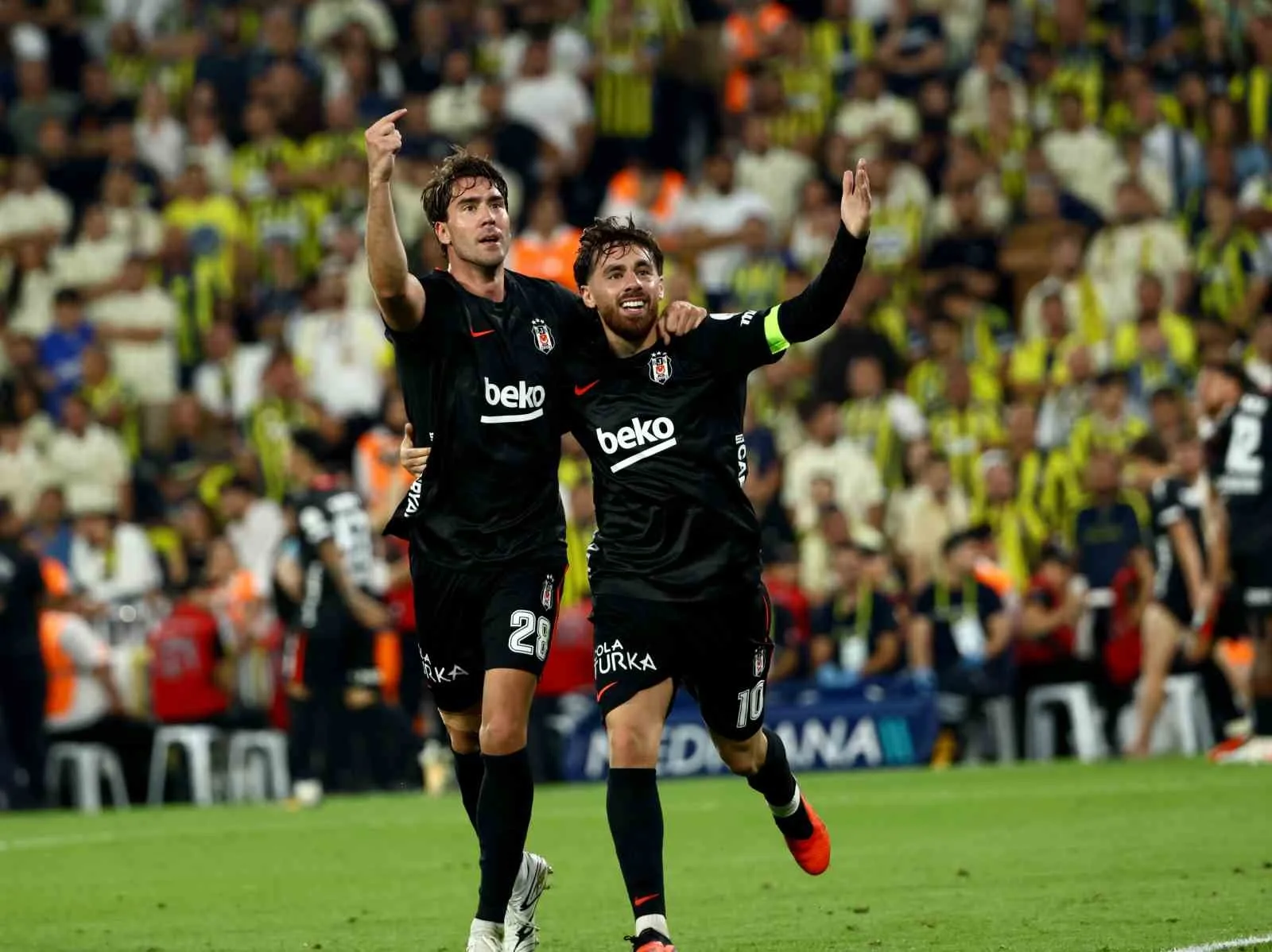 TRENDYOL SÜPER LİG'İN 4. HAFTASINDA BEŞİKTAŞ, DEPLASMANDA KARŞILAŞTIĞI FENERBAHÇE'Yİ 2-1 MAĞLUP ETTİ.