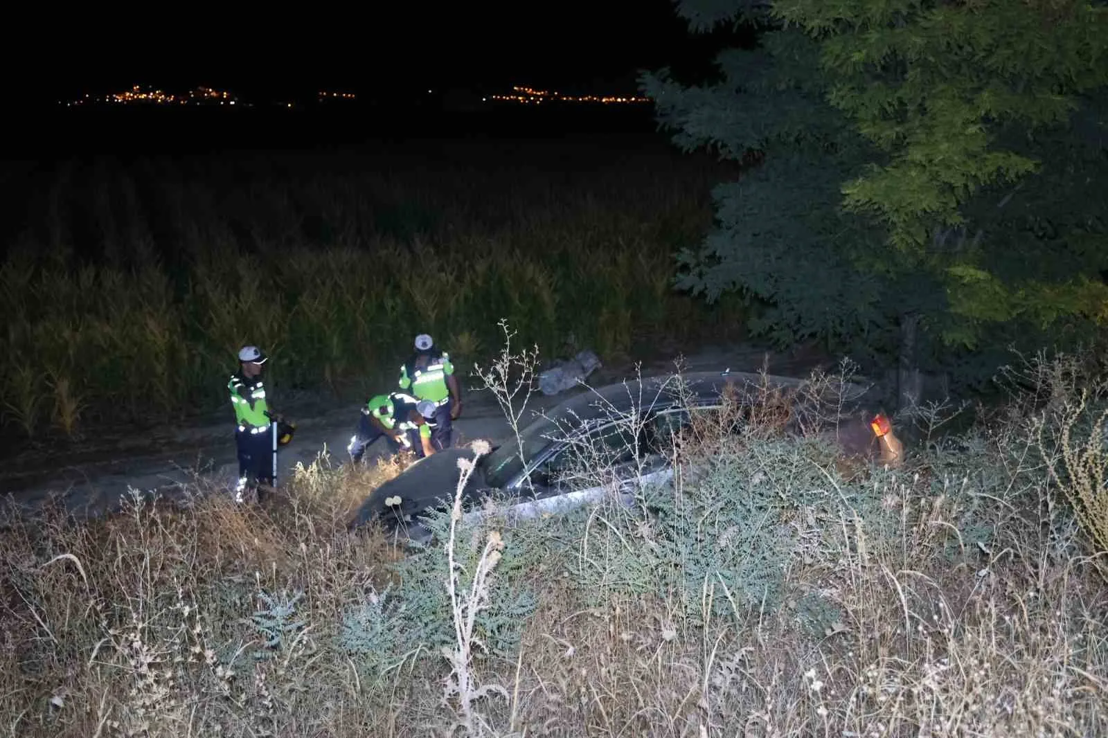 NEVŞEHİR’DE AYNI İSTİKAMETTE SEYREDEN İKİ OTOMOBİLİN ÇARPIŞMASI SONUCU MEYDANA GELEN TRAFİK KAZASINDA 4 KİŞİ YARALANDI.