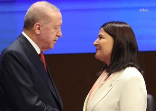 Erdoğan, AK Parti'ye geçen dört belediye başkanına rozet taktı — fotoğraf 2
