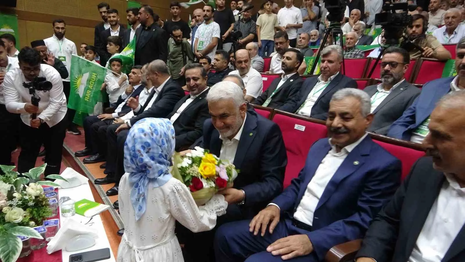 HÜDA PAR GENEL BAŞKANI ZEKERİYA YAPICIOĞLU, BATMAN İL BAŞKANLIĞI 5. OLAĞAN İL KONGRESİNE KATILDI