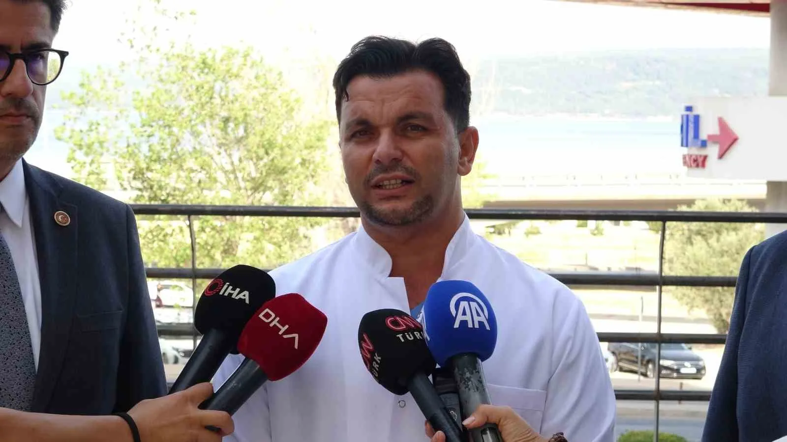 KARDİYOLOJİ ANABİLİM DALI ÖĞRETİM ÜYESİ PROF. DR. ERCAN AKŞİT, CEM YILMAZ’IN SAĞLIK DURUMUYLA İLGİLİ BİLGİ VERDİ.