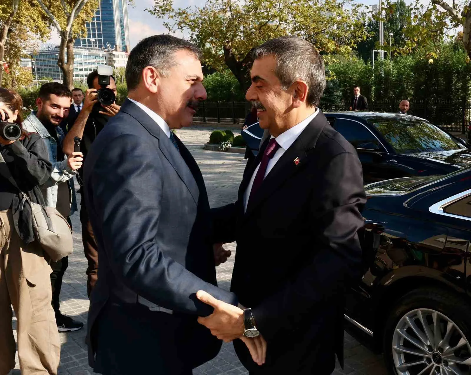 İÇİŞLERİ BAKANI MUSTAFA ÇİFTÇİ, "İLK DEFA BU SENE OKULLARIMIZDA 31 BİN TANE BAHÇE GÖREVLİSİ İSTİHDAM ETMİŞ OLDUK" DEDİ.