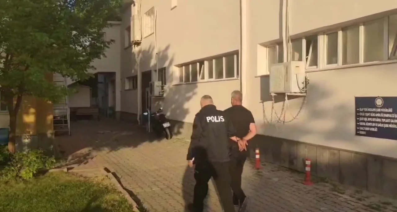 KAYSERİ'DE, 'ŞİRİNLER' OLARAK BİLİNEN YENİ NESİL SUÇ ÖRGÜTÜNE YÖNELİK DÜZENLENEN OPERASYONDA 32 ŞÜPHELİ GÖZALTINA ALINIRKEN, ÖRGÜTÜN 11 FARKLI SUÇTAN 68 MAĞDURA YÖNELİK 89 EYLEM GERÇEKLEŞTİRDİĞİ TESPİT EDİLDİ.
