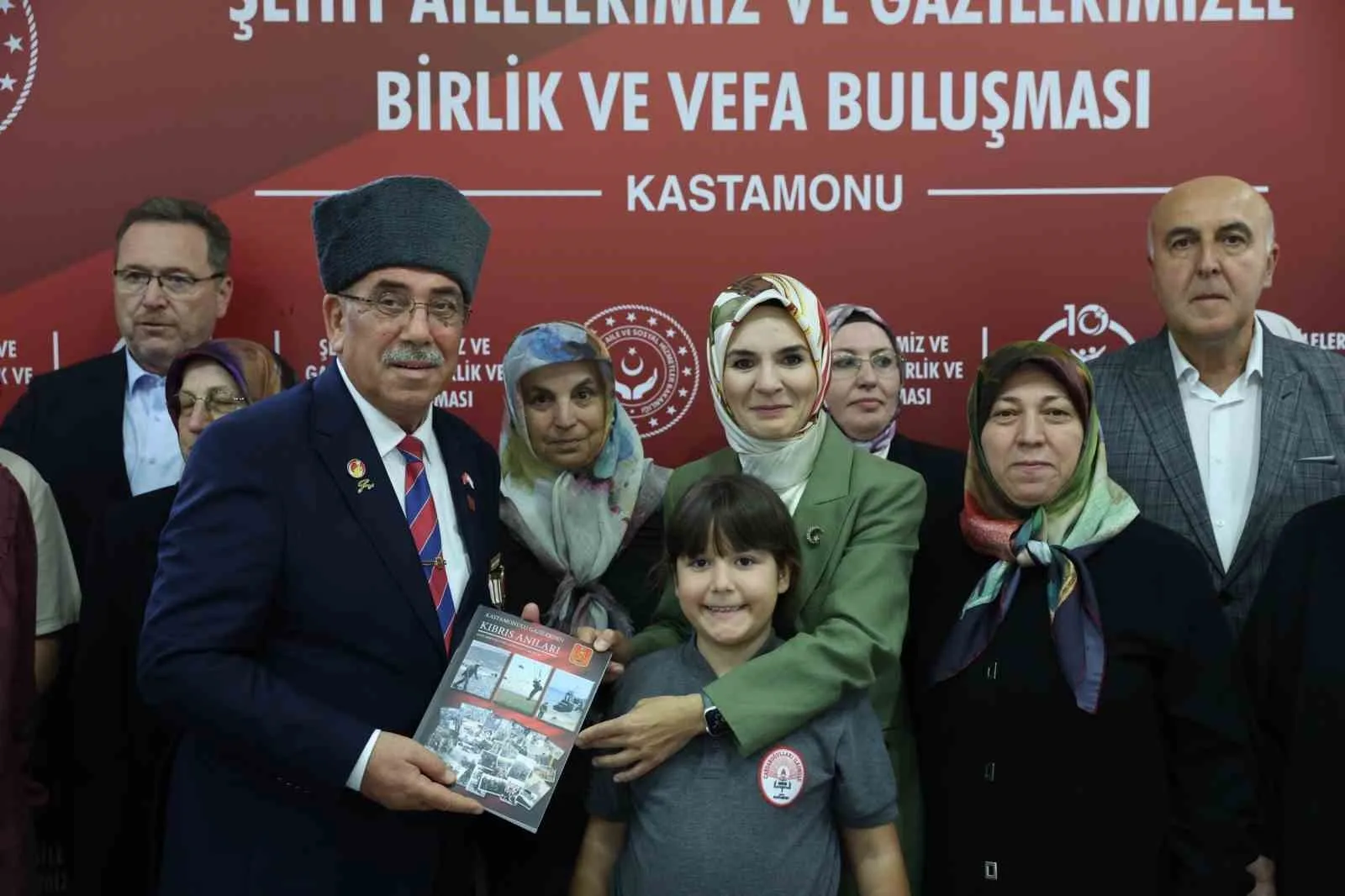 BAKAN GÖKTAŞ, KASTAMONU'DA DÜZENLENEN "ŞEHİT AİLELERİMİZ VE GAZİLERİMİZLE BİRLİK VE VEFA BULUŞMASI" PROGRAMINDA ŞEHİT AİLELERİ VE GAZİLERLE BİR ARAYA GELDİ.