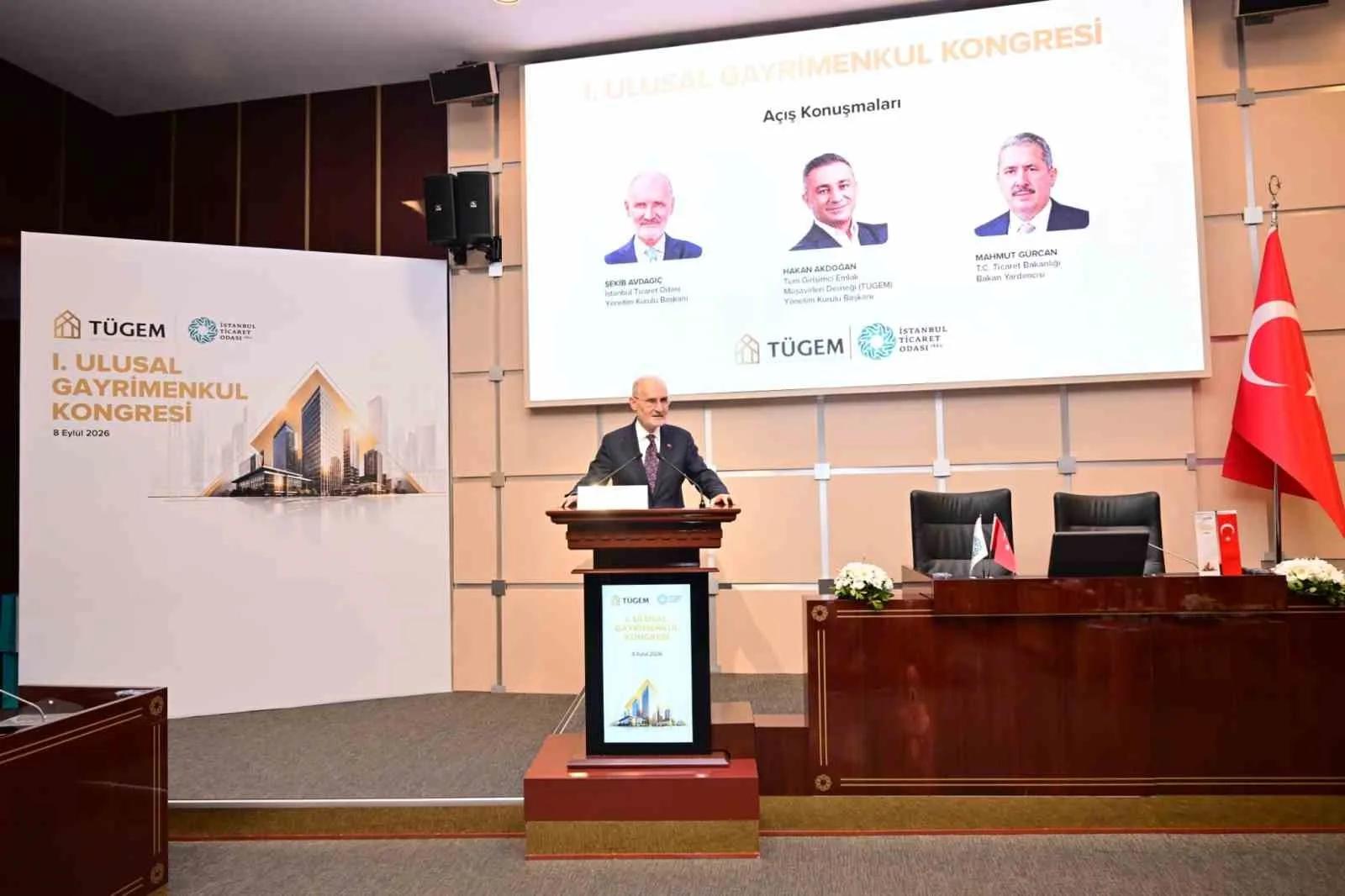 İTO İLE TÜGEM İŞBİRLİĞİNDE DÜZENLENEN 1'İNCİ ULUSAL GAYRİMENKUL KONGRESİ'NDE SEKTÖRÜN GELECEĞİ; REGÜLASYON, YAPAY ZEKA, ALTERNATİF FİNANSMAN VE KENTSEL DÖNÜŞÜM BAŞLIKLARIYLA ELE ALINDI. KONGREDE İSTANBUL'UN GAYRİMENKUL SEKTÖRÜNDEKİ STRATEJİK ROLÜ VURGULANDI.