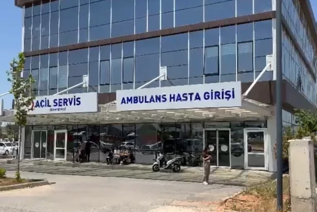 GAZİANTEP'TE BİR FABRİKADA BUHAR KAZANIN PATLAMASI SONUCU AĞIR YARALANAN 16 YAŞINDAKİ İŞÇİ, KALDIRILDIĞI HASTANEDE HAYATINI KAYBETTİ.