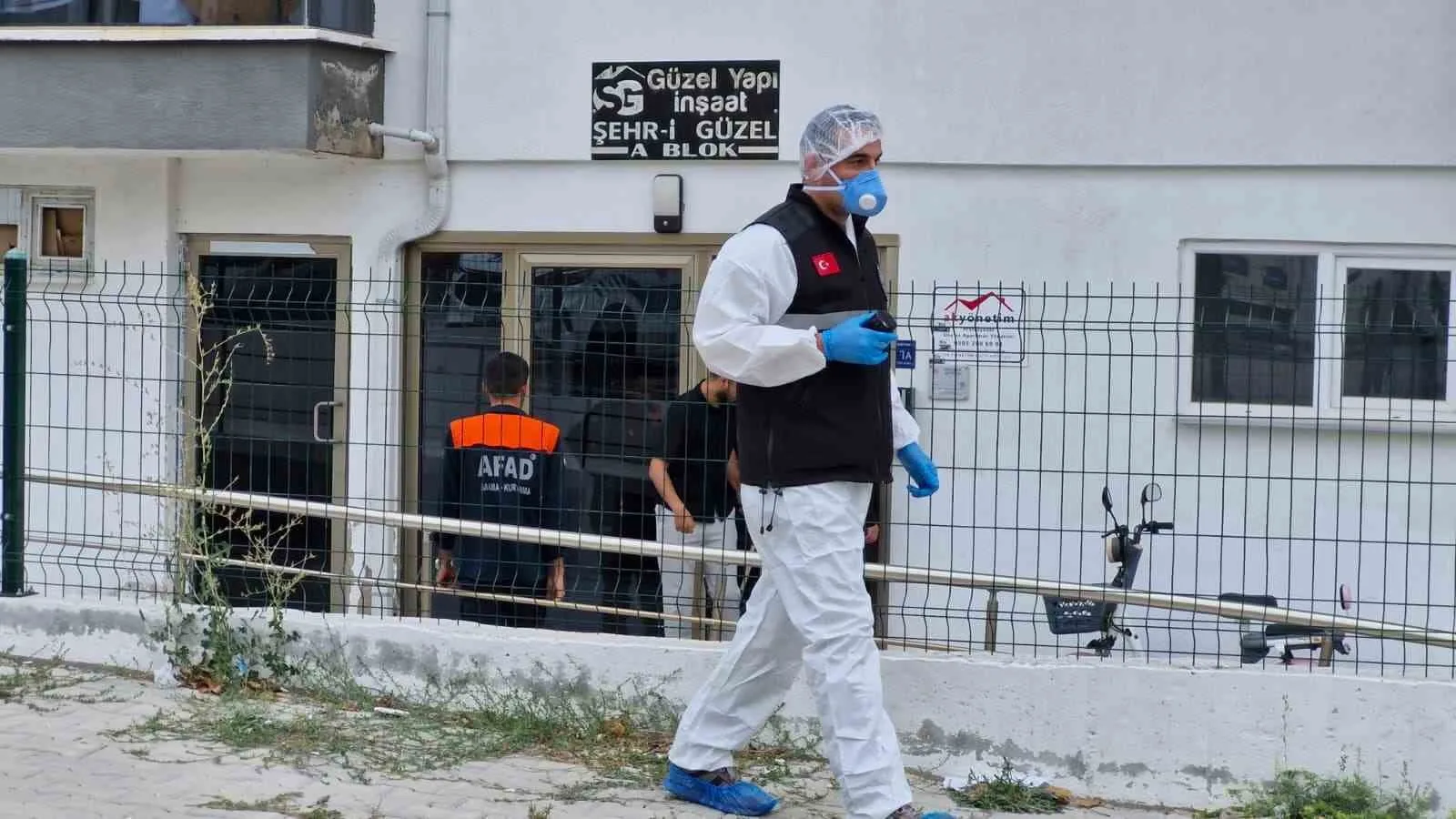 KARAMAN'DA HABER ALINAMAYAN KARI KOCA, EVLERİNDE ÖLÜ BULUNDU. ÇİFTİN KİMYASAL MADDE NEDENİYLE HAYATINI KAYBETMİŞ OLABİLECEĞİ DEĞERLENDİRİLİRKEN, OLAYLA İLGİLİ İNCELEME BAŞLATILDI.