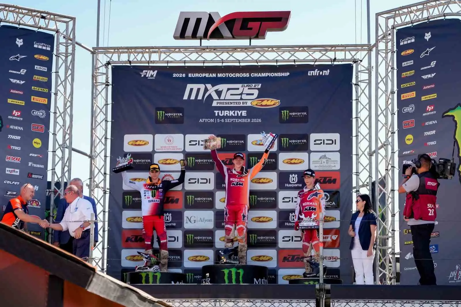 MOTOR SPORLARININ EN PRESTİJLİ ORGANİZASYONLARI ARASINDA YER ALAN DÜNYA MOTOKROS ŞAMPİYONASI’NIN (MXGP) TÜRKİYE ETABI, AFYONKARAHİSAR MOTOR SPORLARI MERKEZİ’NDE GERÇEKLEŞTİRİLEN NEFES KESEN FİNAL YARIŞLARIYLA TAMAMLANDI.