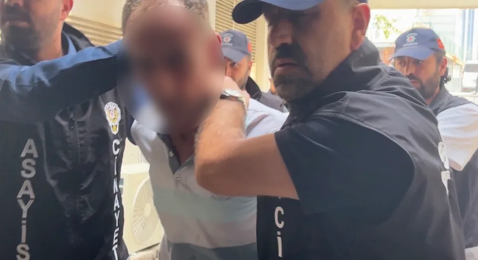 SALDIRGAN SEYDİ AHMET KELEŞ İLE SUÇ DELİLLERİNİ GİZLEDİĞİ DEĞERLENDİRİLEN OĞLU HAKAN KELEŞ, ÇIKARILDIKLARI 1. SULH CEZA HAKİMLİĞİNCE TUTUKLANDI. (ARŞİV)
