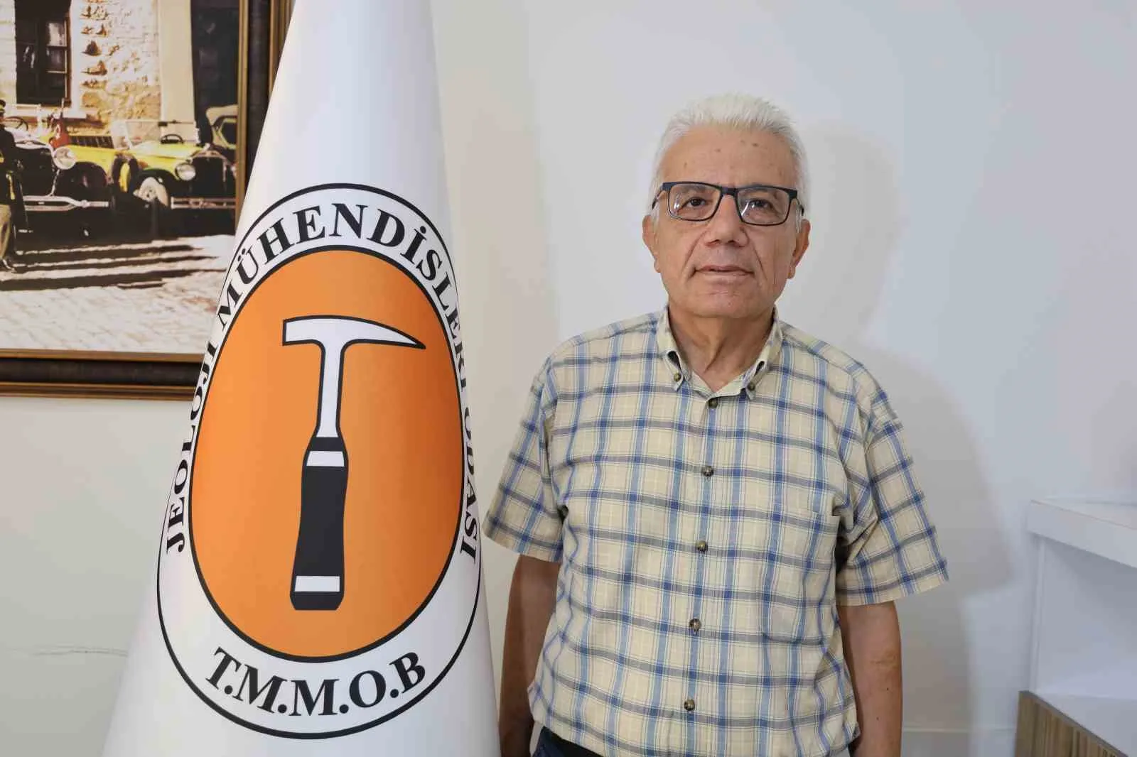 TÜRKİYE MÜHENDİS VE MİMAR ODALARI BİRLİĞİ (TMMOB) JEOLOJİ MÜHENDİSLERİ ODASI ADANA ŞUBE BAŞKANI DR. MEHMET TATAR, SAİMBEYLİ’DE MEYDANA GELEN 5 BÜYÜKLÜĞÜNDEKİ DEPREME İLİŞKİN, “FAYLAR BİRBİRİNİ TETİKLEDİĞİ İÇİN BURADA OLUŞAN BİR DEPREM, BAŞKA BİR FAYI TETİKLİYOR. BU NEDENLE ARTÇI DEPREMLER DEVAM EDECEKTİR” DEDİ.