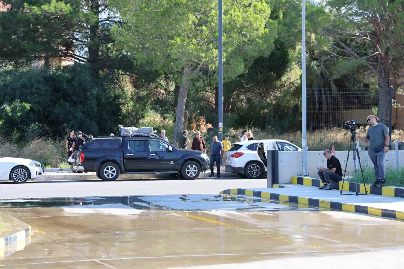 MERSİN’İN TAŞUCU LİMANI’NDAN KIBRIS’A GİTMEK İÇİN FERİBOT BEKLEYEN AİLELER, SEFERLERİN YENİDEN BAŞLAYACAĞI HABERİNİ BEKLİYOR.