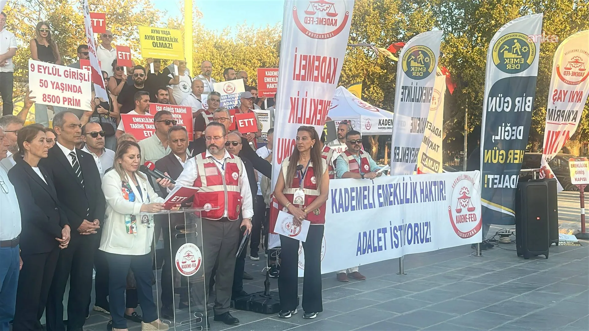 Kademeli emeklilikle adalet isteyenler Kadıköy'den seslendi: Bu meseleyi seçim sandığı gelmeden çözelim — fotoğraf 4