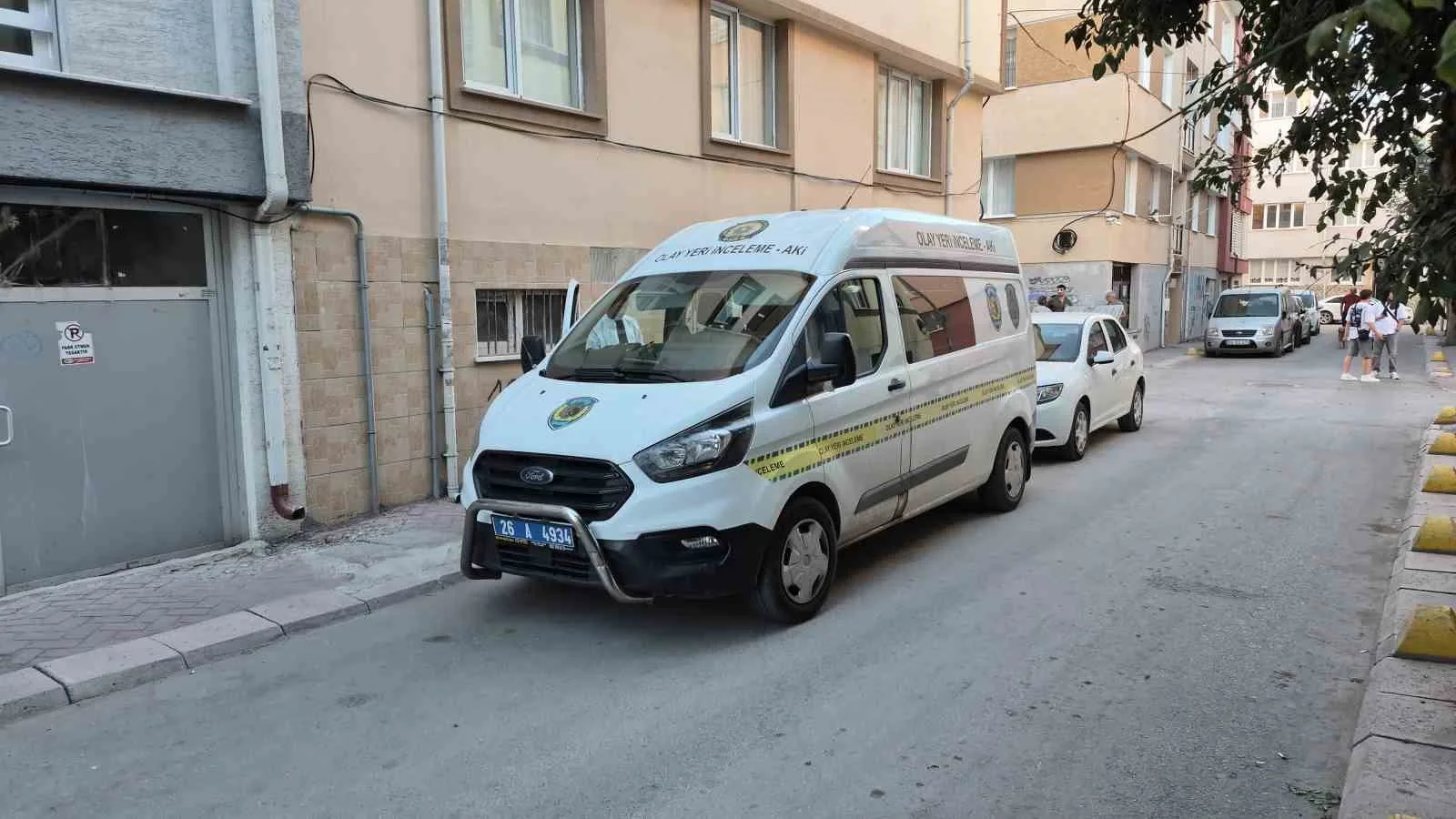 ESKİŞEHİR'DE APARTMAN DEPOSUNDA CANSIZ BEDENİ BULUNAN 47 YAŞINDAKİ ADAMIN ŞÜPHELİ ÖLÜMÜYLE İLGİLİ SORUŞTURMA BAŞLATILDI.