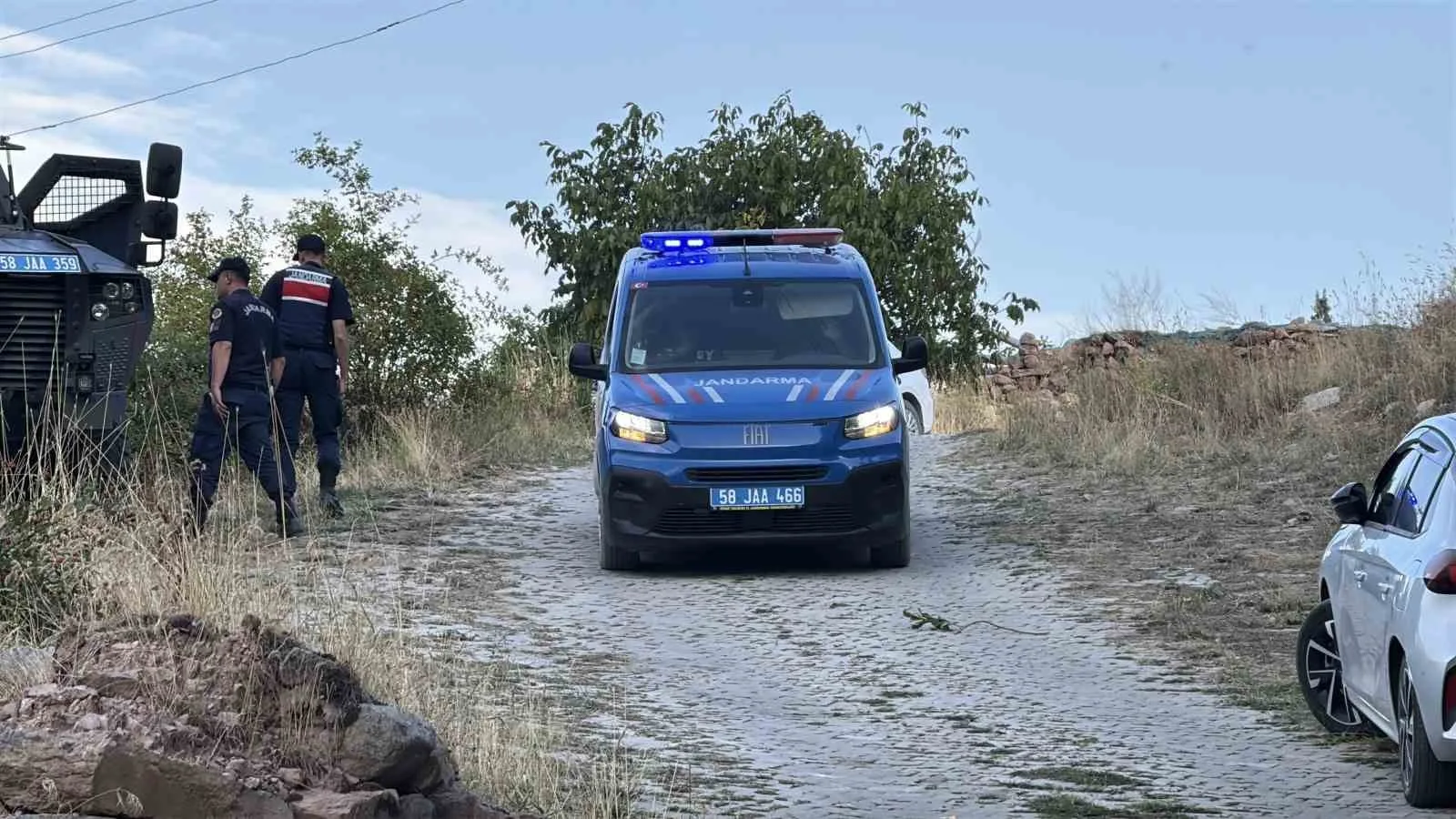 SİVAS’IN DİVRİĞİ İLÇESİNDE 3 GÜNDÜR ARANAN 11 AYLIK BEBEK SORUŞTURMASINDA OLAYIN KİLİT NOKTASINDAKİ ANNENİN İFADESİ ORTAYA ÇIKTI, ANNE İFADEDE BABA VE YAKINLARINI SUÇLADI.