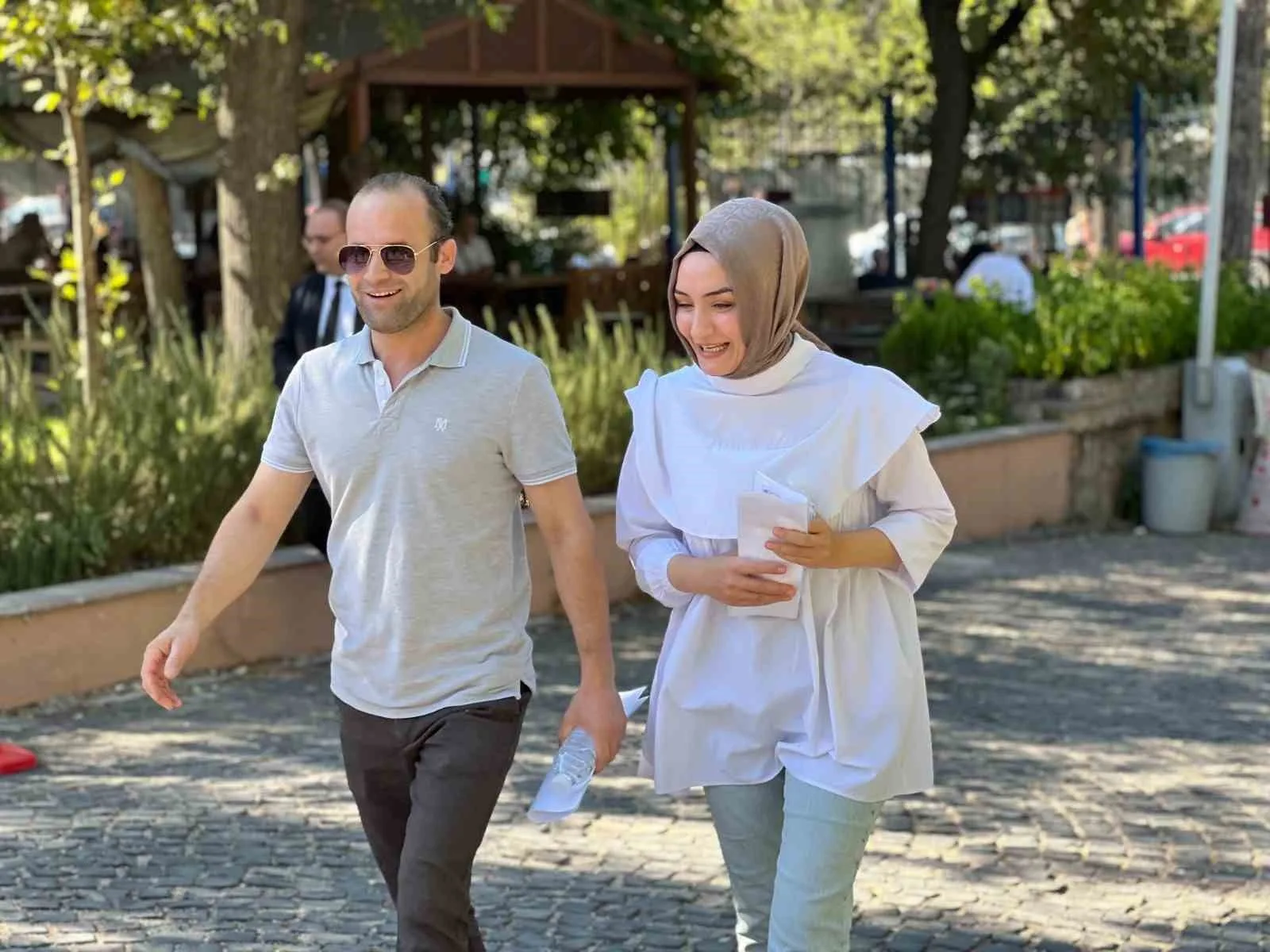 ÖLÇME, SEÇME VE YERLEŞTİRME MERKEZİ (ÖSYM) TARAFINDAN DÜZENLENEN SINAVA KATILACAK ADAYLAR, SABAHIN ERKEN SAATLERİNDEN İTİBAREN SINAV MERKEZLERİNE GELDİ.