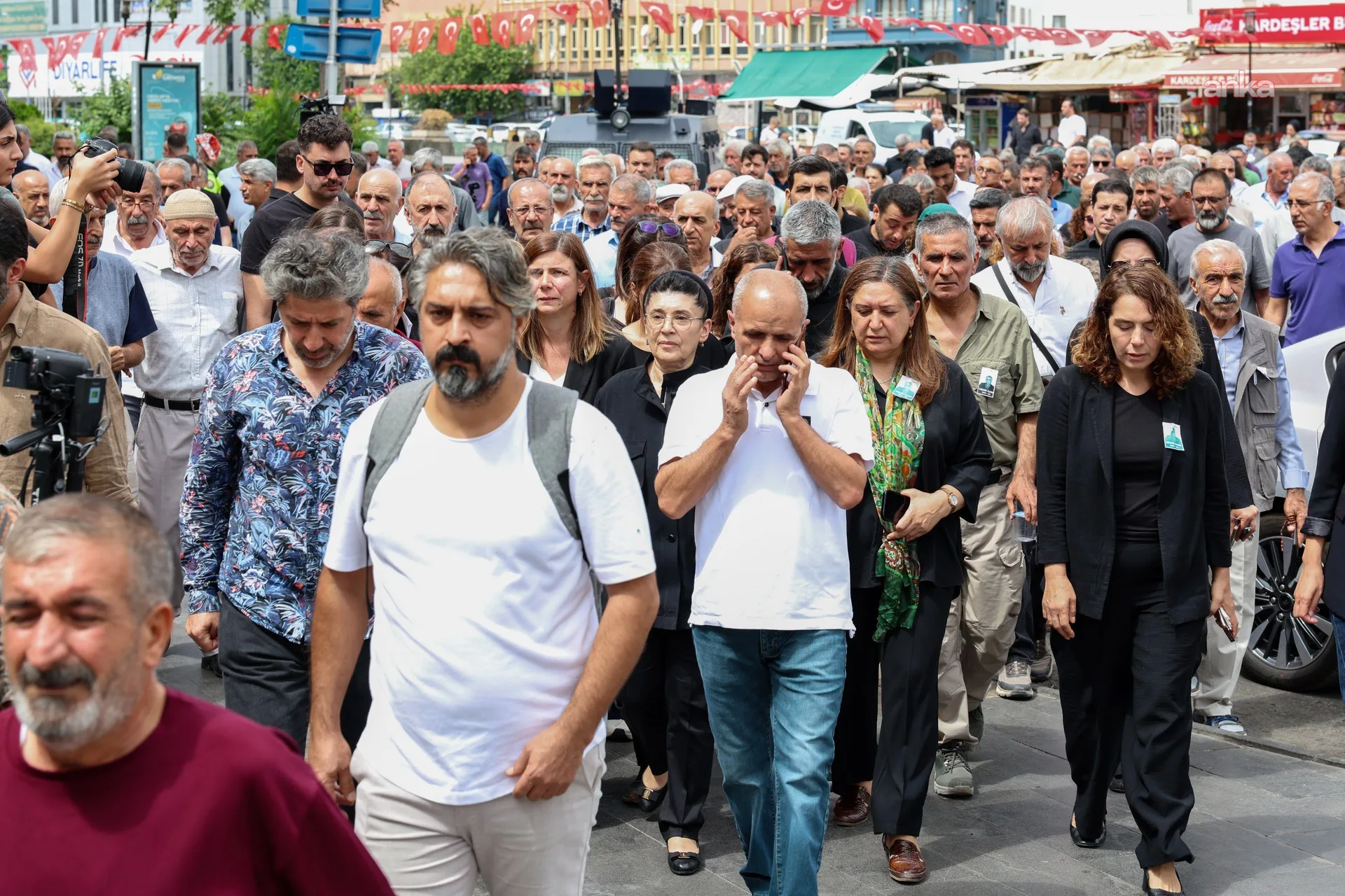 Eski Diyarbakır Belediye Başkanı Mehdi Zana, son yolculuğuna uğurlandı — fotoğraf 4