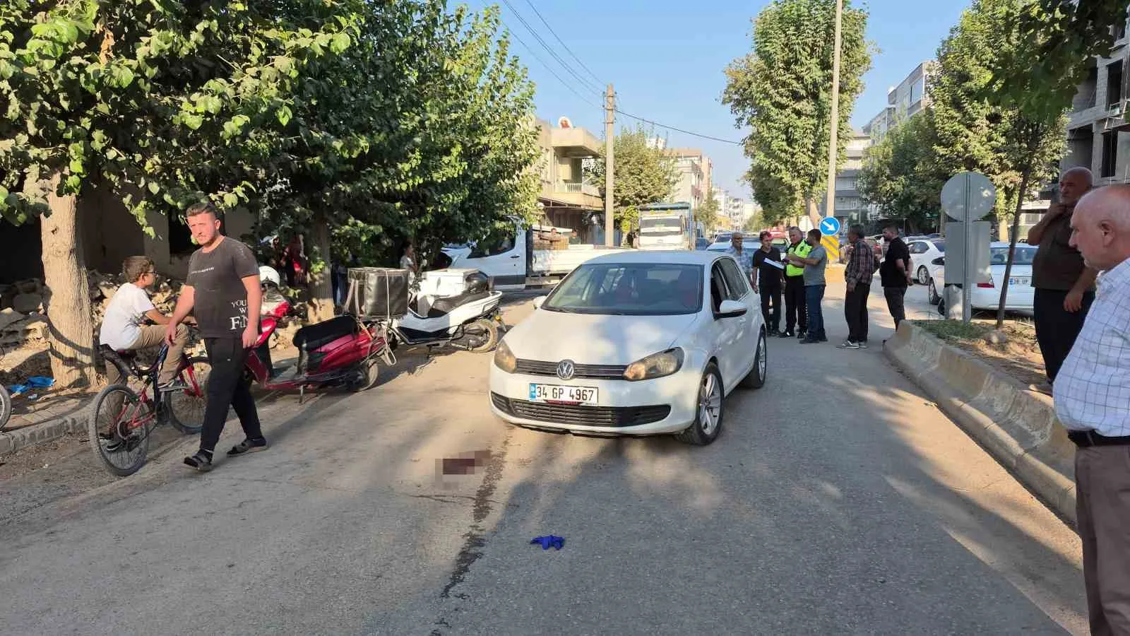 ADIYAMAN'DA YOLUN KARŞISINA GEÇMEK İSTERKEN OTOMOBİLİN ÇARPMASI SONUCU AĞIR YARALANAN YAYA HAYATINI KAYBETTİ.