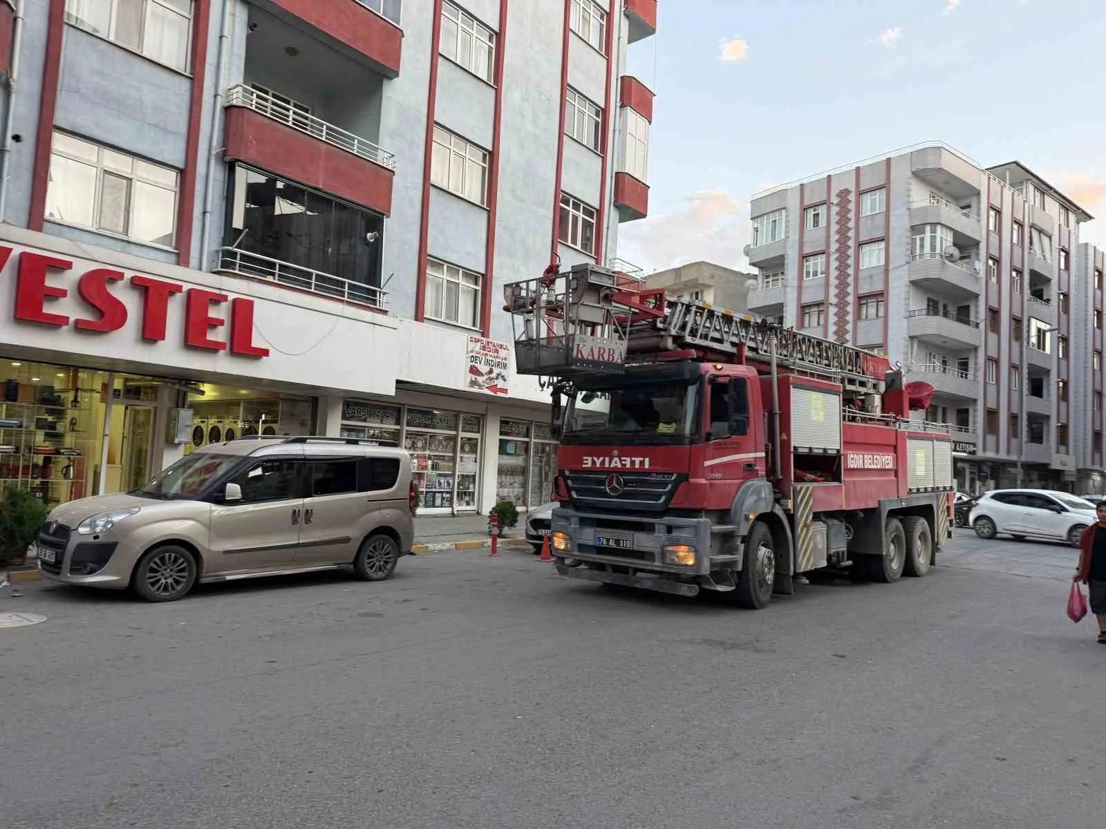 IĞDIR’DAKİ APARTMAN YANGININDA 18 KİŞİ ETKİLENDİ