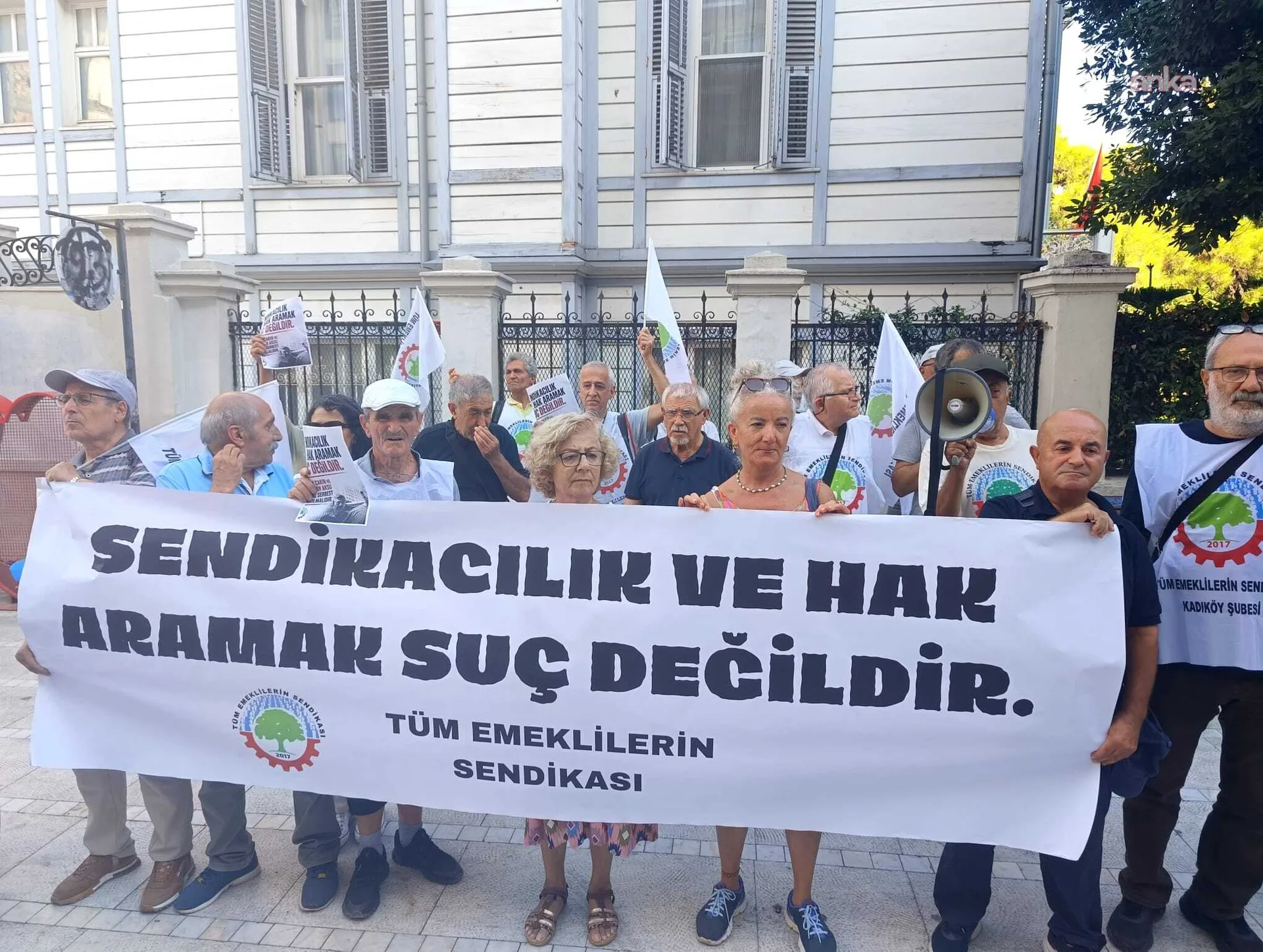 Sendikacı Gökay Çakır ve Başaran Aksu'nun tutuklanması Kadıköy'de protesto edildi — fotoğraf 4
