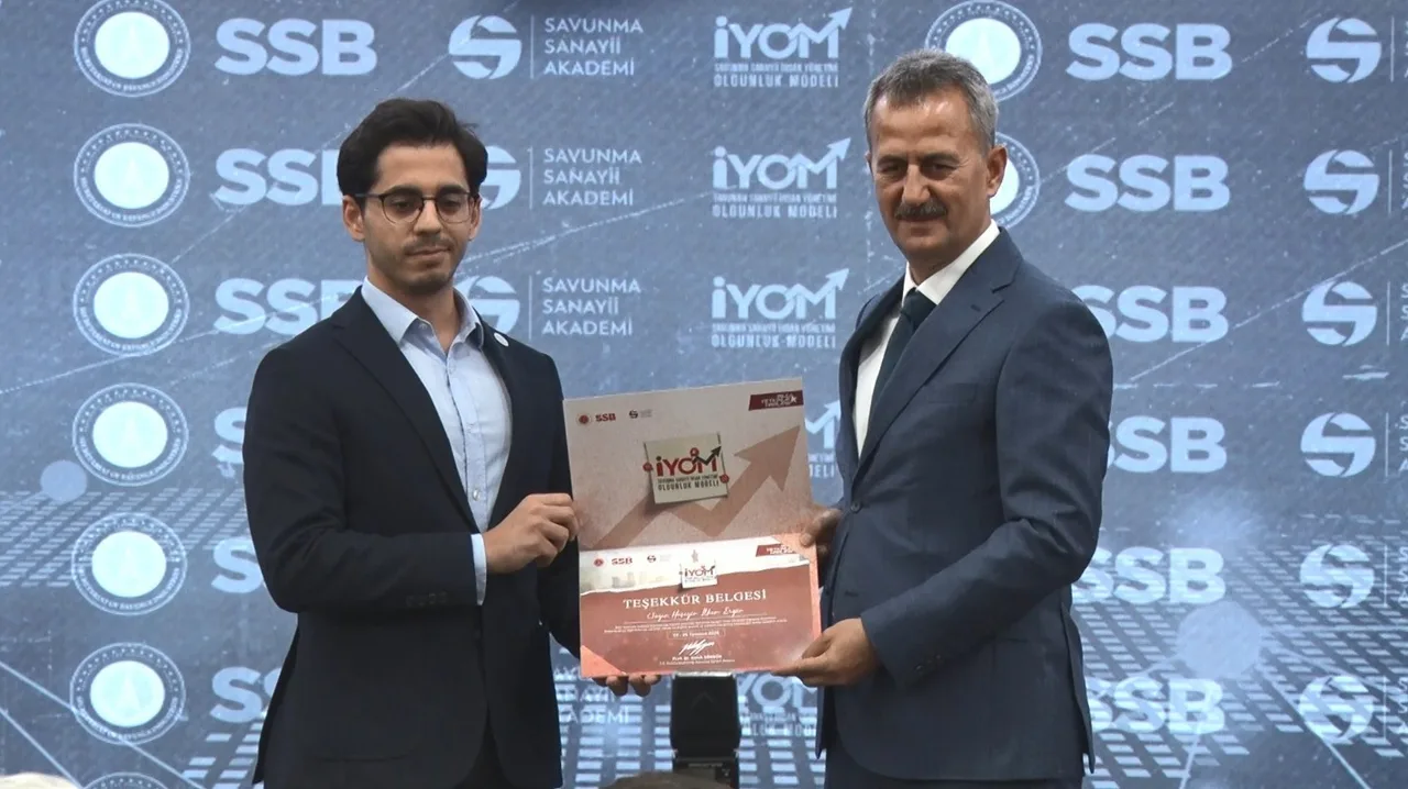 SAVUNMA SANAYİİ BAŞKANI HALUK GÖRGÜN, "MODELİMİZİN EN KIYMETLİ YÖNLERİNDEN BİRİ, SEKTÖRÜMÜZÜN İHTİYAÇLARINDAN VE ORTAK AKLINDAN ORTAYA ÇIKMIŞ OLMASIDIR. İYOM, FARKLI ÖLÇEKLERDEKİ 36 SAVUNMA SANAYİİ ŞİRKETİMİZDEN 90 İNSAN YÖNETİMİ UZMANININ KATKISIYLA GERÇEKLEŞTİRİLDİ" DEDİ.