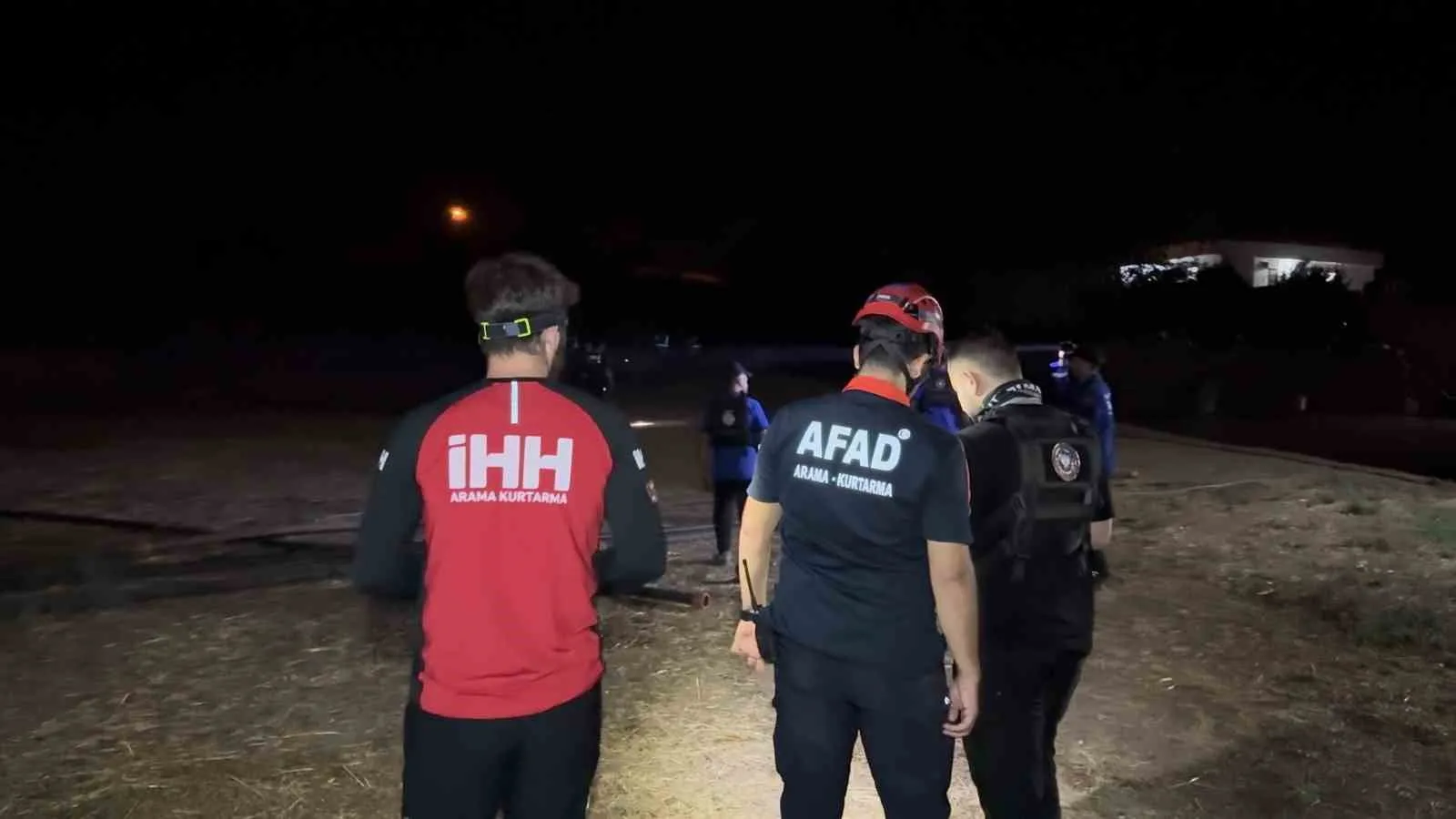 MARDİN'İN DERİK İLÇESİNDE EVİNDEN AYRILDIKTAN SONRA HABER ALINAMAYAN 13 YAŞINDAKİ ÇOCUK MISIR TARLASINDA ÖLÜ BULUNDU.