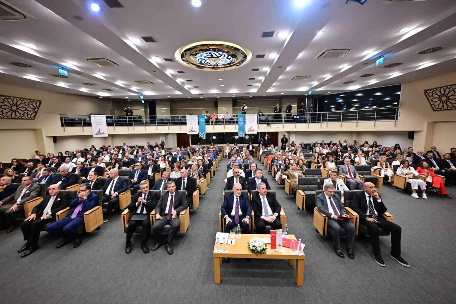 İTO İLE TÜGEM İŞBİRLİĞİNDE DÜZENLENEN 1'İNCİ ULUSAL GAYRİMENKUL KONGRESİ'NDE SEKTÖRÜN GELECEĞİ; REGÜLASYON, YAPAY ZEKA, ALTERNATİF FİNANSMAN VE KENTSEL DÖNÜŞÜM BAŞLIKLARIYLA ELE ALINDI. KONGREDE İSTANBUL'UN GAYRİMENKUL SEKTÖRÜNDEKİ STRATEJİK ROLÜ VURGULANDI.