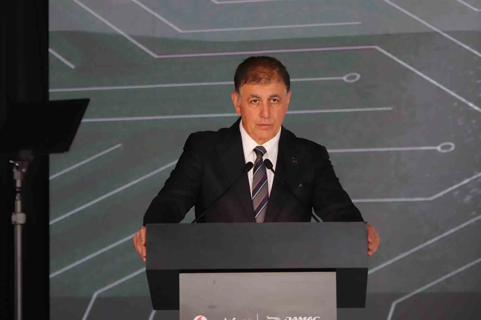 İZMİR BÜYÜKŞEHİR BELEDİYE BAŞKANI CEMİL TUGAY
