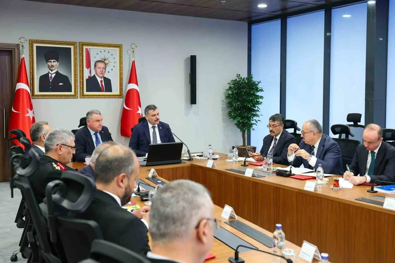 İÇİŞLERİ BAKANI MUSTAFA ÇİFTÇİ, ÜNİVERSİTELERİN VE ÖĞRENCİ YURTLARININ AÇILMASI ÖNCESİNDE ALINACAK GÜVENLİK TEDBİRLERİNE İLİŞKİN, "OKULLARIN VE ÜNİVERSİTELERİN AÇILIŞINI GÖZ ÖNÜNDE BULUNDURARAK ÖZEL DENETİMLERE BU KONULARI DA İLAVE EDEREK OKUL VE YURT ÇEVRELERİNDE DENETİMLERİMİZİ SIKLAŞTIRACAĞIZ" DEDİ.