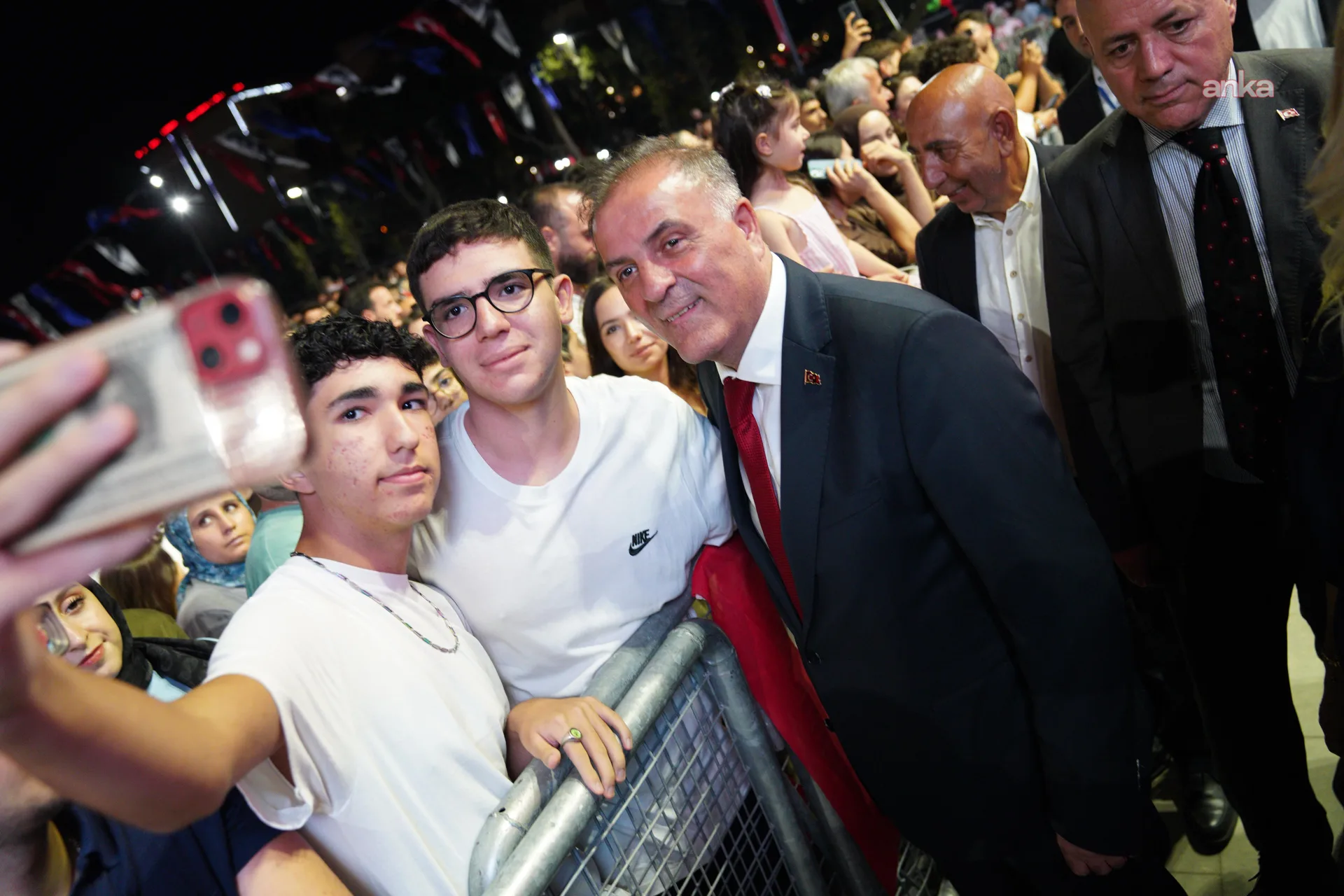 Büyükçekmece'de Cumhuriyet Kent Meydanı açıldı — fotoğraf 4