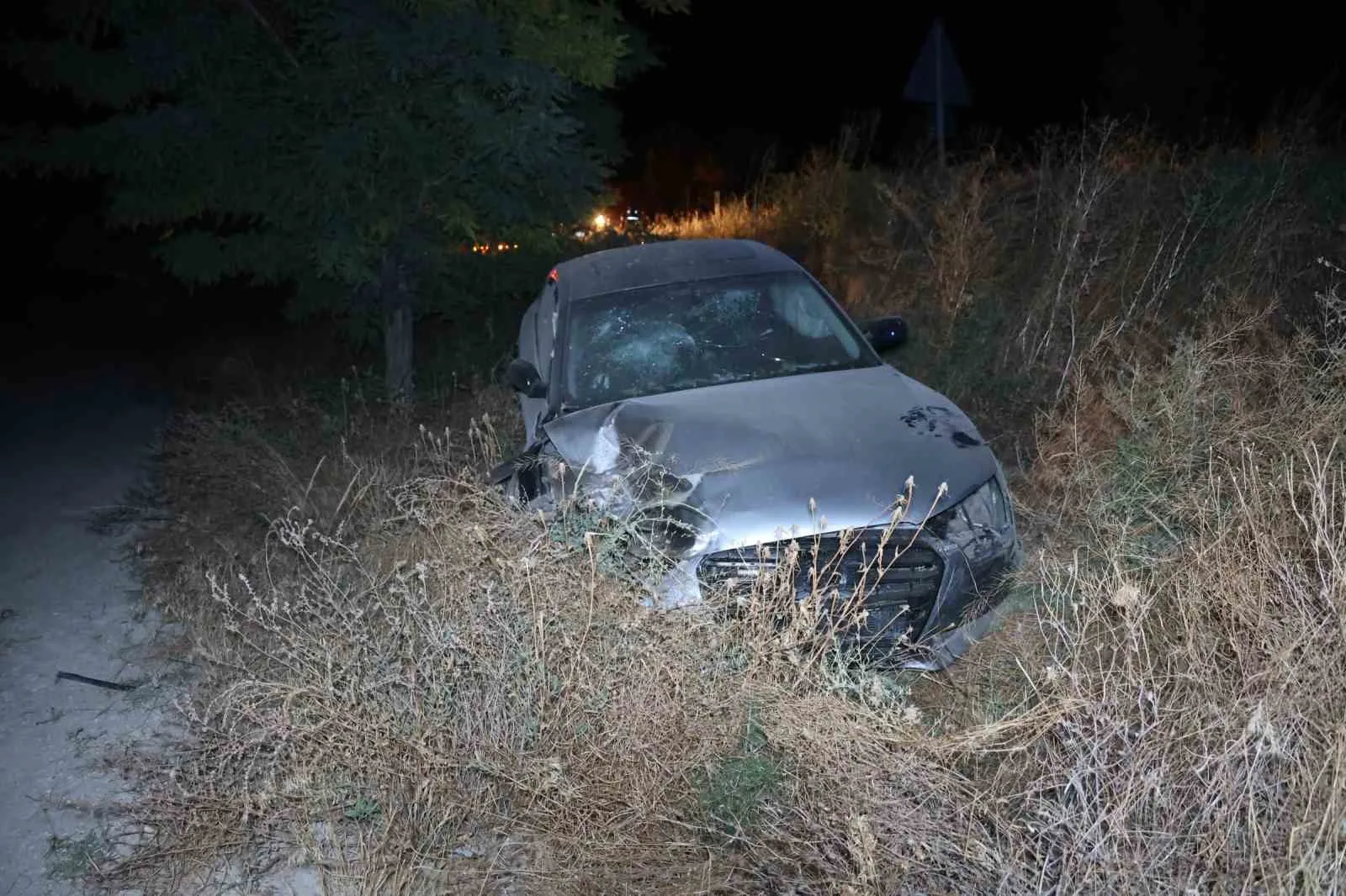 NEVŞEHİR’DE AYNI İSTİKAMETTE SEYREDEN İKİ OTOMOBİLİN ÇARPIŞMASI SONUCU MEYDANA GELEN TRAFİK KAZASINDA 4 KİŞİ YARALANDI.
