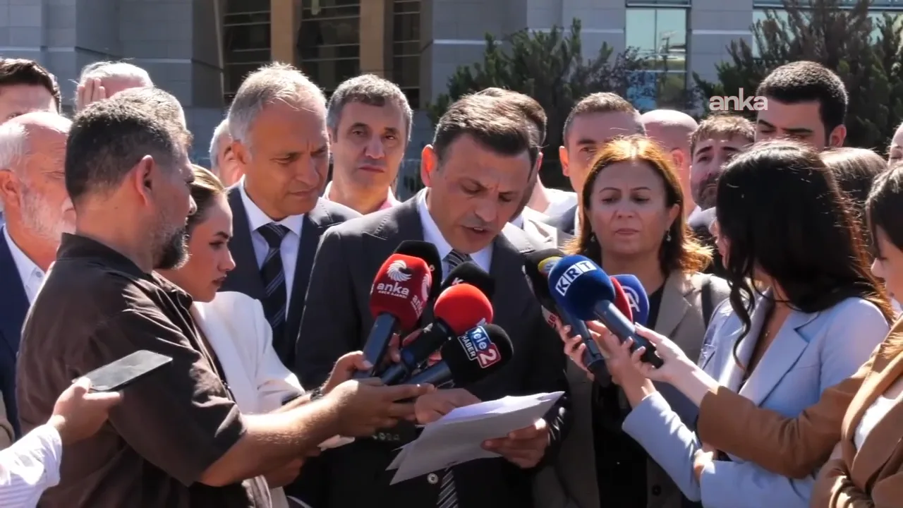Üsküdar seçimi soruşturması kapsamında ifade veren Özgür Çelik: “Bu işin gerçek mağduru aslında Üsküdar'da yaşayan yurttaşlarımızdır” — fotoğraf 2
