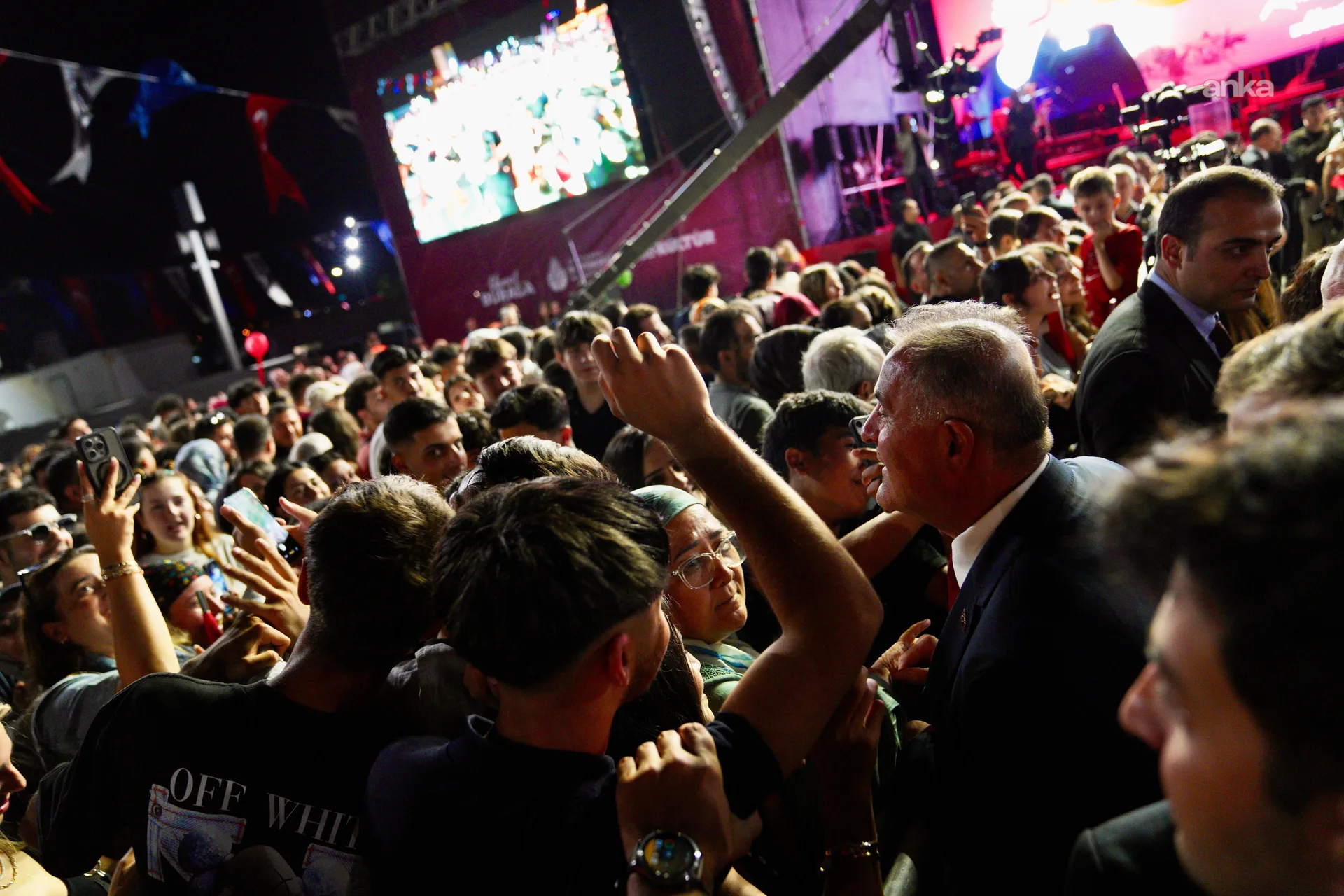 Büyükçekmece'de Cumhuriyet Kent Meydanı açıldı — fotoğraf 3