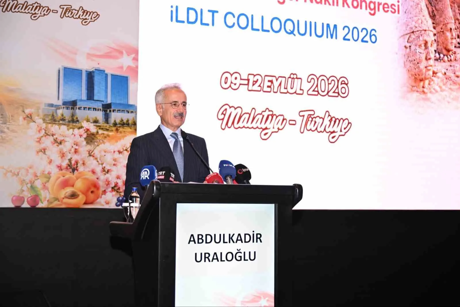 ULAŞTIRMA VE ALTYAPI BAKANI ABDULKADİR URALOĞLU, SAĞLIK VE ULAŞIM SEKTÖRLERİNİN ZAMANLA YARIŞTIĞINA DİKKAT ÇEKEREK, ÖZELLİKLE ORGAN NAKİLLERİNDE SANİYELERİN BİLE HAYATİ ÖNEM TAŞIDIĞINI SÖYLEDİ.