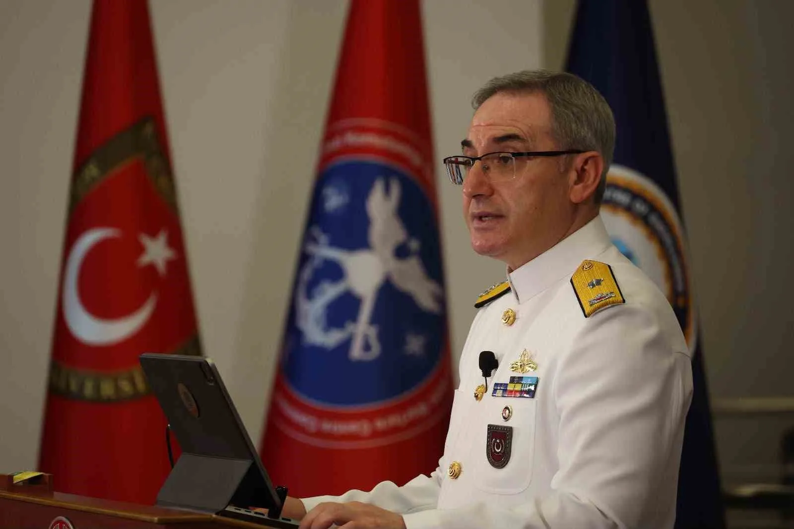 MİLLİ SAVUNMA BAKANLIĞI (MSB) BAKANLIK SÖZCÜSÜ TUĞAMİRAL ZEKİ AKTÜRK, "TÜRK SİLAHLI KUVVETLERİMİZİN, KALICI GÜVENLİĞİ TESİS ETMEK AMACIYLA GERÇEKLEŞTİRDİĞİ GÖREV VE FAALİYETLERİ KAPSAMINDA HAFTA İÇERİSİNDE; 2 PKK’LI TERÖRİST DAHA TESLİM OLMUŞTUR" DEDİ.