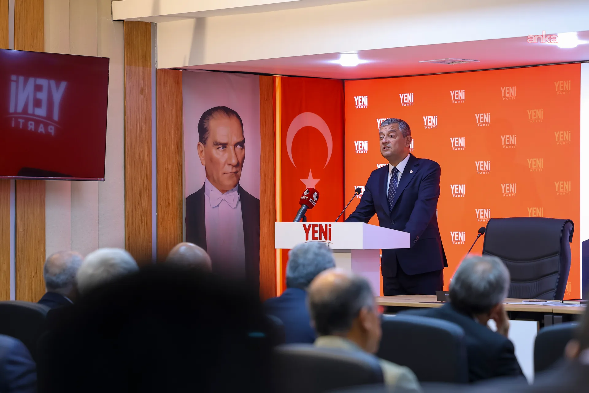 Özgür Özel: “Gireceğim ilk seçimde partiyi iktidar partisi yapmazsam görevimi devredeceğim” — fotoğraf 3
