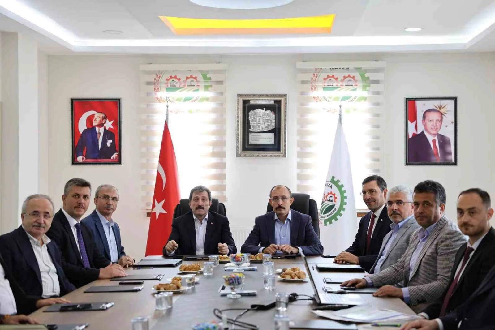 SAMSUN VALİSİ ORHAN TAVLI, TBMM PLAN VE BÜTÇE KOMİSYONU BAŞKANI VE SAMSUN MİLLETVEKİLİ MEHMET MUŞ, SAMSUN MİLLETVEKİLLERİ ERSAN AKSU VE ORHAN KIRCALI, ROKETSAN GENEL MÜDÜRÜ MURAT İKİNCİ, SAMSUN BÜYÜKŞEHİR BELEDİYE BAŞKANI HALİT DOĞAN VE AK PARTİ SAMSUN İL BAŞKANI MEHMET KÖSE, MKE SAMSUN ÜRETİM TESİSİ'Nİ ZİYARET ETTİ. HEYET, TESİSTE YÜRÜTÜLEN ÇALIŞMALAR VE YATIRIM SÜRECİ HAKKINDA DEĞERLENDİRMELERDE BULUNDU.