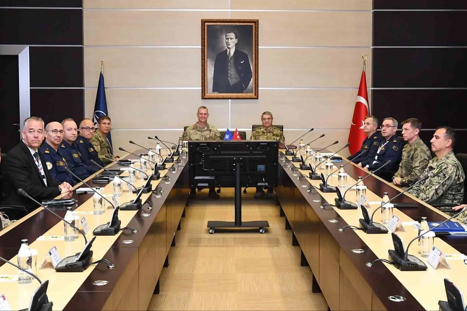 GENELKURMAY BAŞKANI ORGENERAL SELÇUK BAYRAKTAROĞLU, NATO AVRUPA MÜTTEFİK YÜKSEK KOMUTANI (SACEUR) ORGENERAL ALEXUS G. GRYNKEWİCH İLE İKİLİ VE HEYETLER ARASI GÖRÜŞME GERÇEKLEŞTİRDİ.