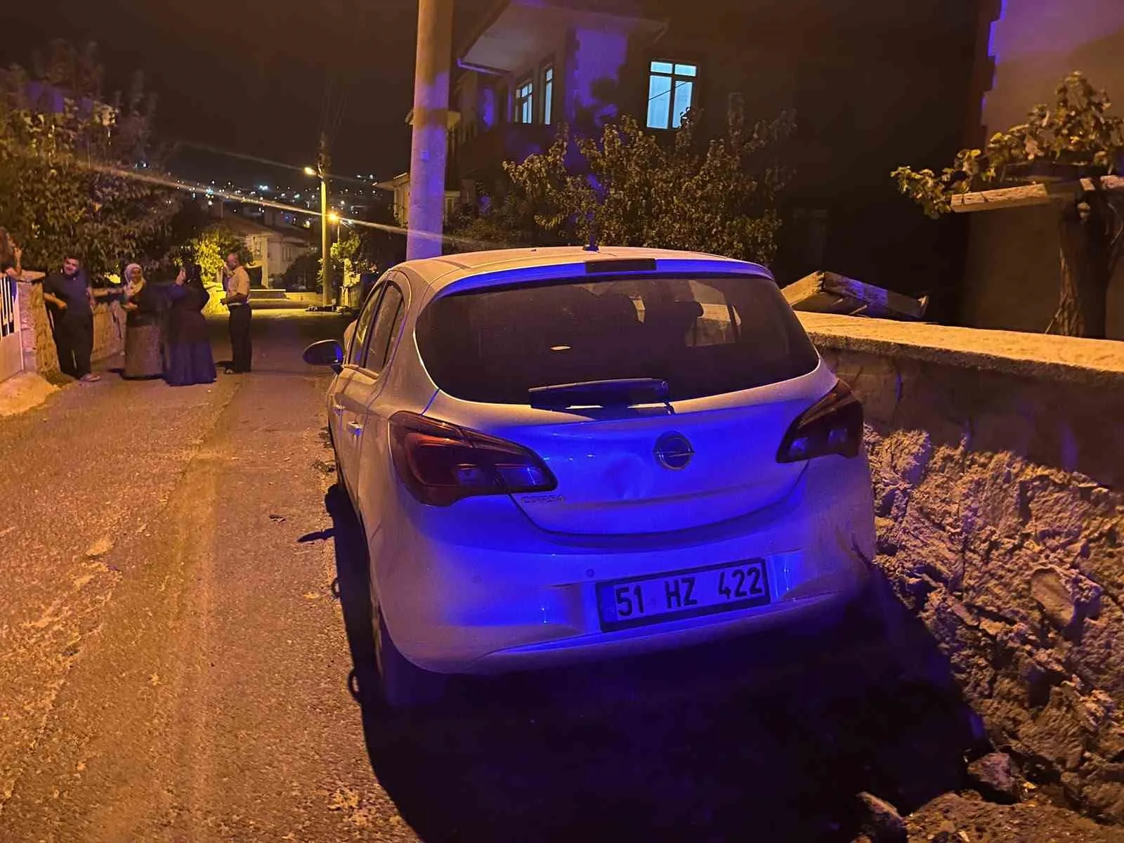 NİĞDE’DE İKİ OTOMOBİLİN ÇARPIŞMASI SONUCU MEYDANA GELEN TRAFİK KAZASINDA 5 KİŞİ YARALANDI.